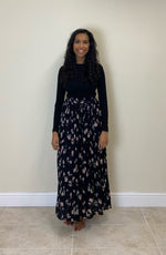 Load image into Gallery viewer, Printed Crinkle Maxi Skirt- Black Floral
